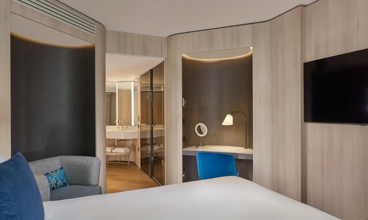 Deluxe Queen Room